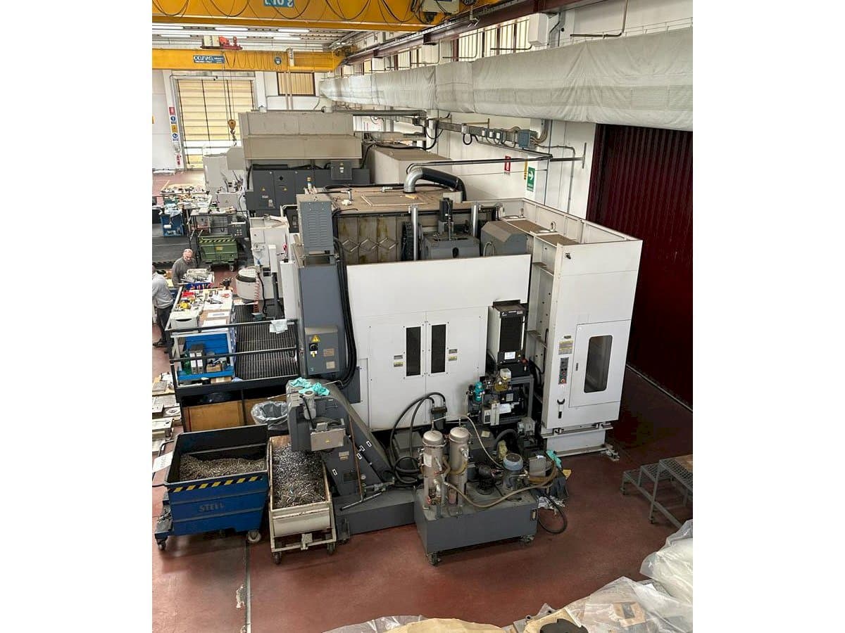 Vista frontal de la máquina Okuma MILLAC 800VH