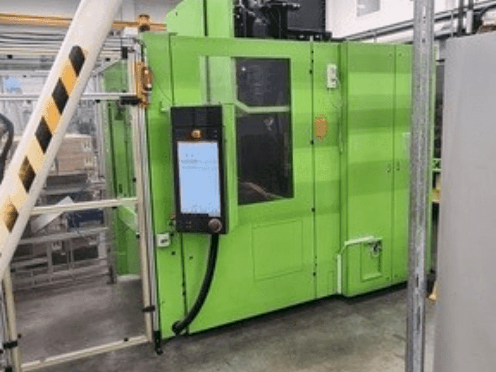 Vista frontal de la máquina Engel Insert Rotary 200V/100