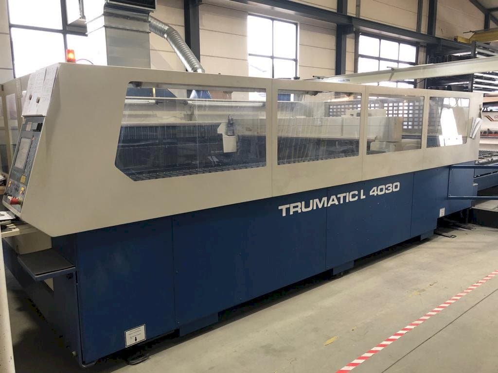 Vista frontal de la máquina Trumpf Trumatic L4030