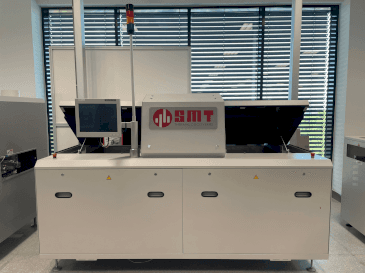 Vista frontal de la máquina SMT UV 3/-3