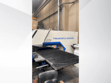 Vista frontal de la máquina TRUMPF TC2000R