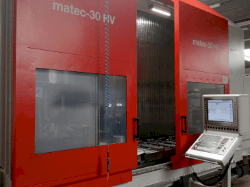 Vista frontal de la máquina Matec 30 HV