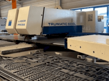 Vista frontal de la máquina TRUMPF Trumatic 600L