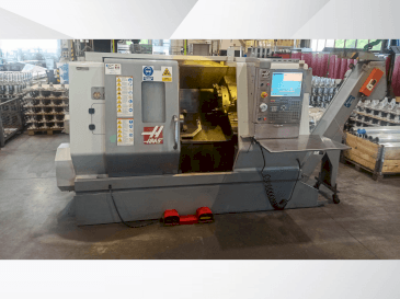 Vista frontal de la máquina HAAS SL-20TBHE