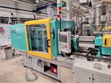 Vista frontal de la máquina Arburg 520 H 1500-400 (2013)