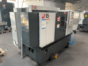 Vista frontal de la máquina HAAS ST-15
