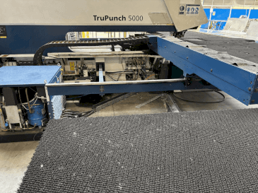 Vista frontal de la máquina TRUMPF TRUPUNCH 5000 S10