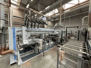 Vista frontal de la máquina Weeke profiLine BST 500/D