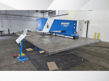 Vista frontal de la máquina BOSCHERT Multipunch 1500 x 3000