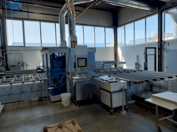 Vista frontal de la máquina Weeke Optimat BHX 500/D