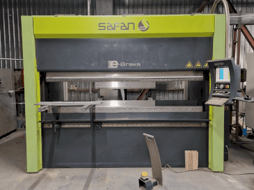 Vista frontal de la máquina Safan E-Brake 80-2550-Ts3 Cnc