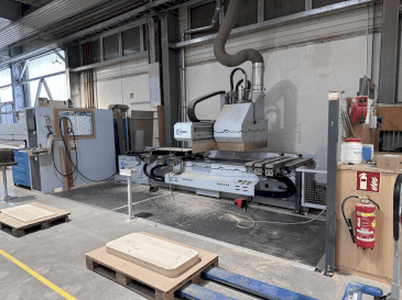 Vista frontal de la máquina Weeke OPTIMAT BHC 550