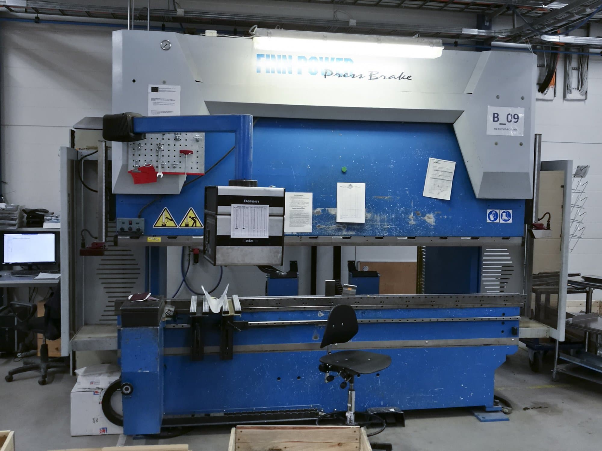 Vista frontal de la máquina Finn-Power B 125-3060 GC CL6