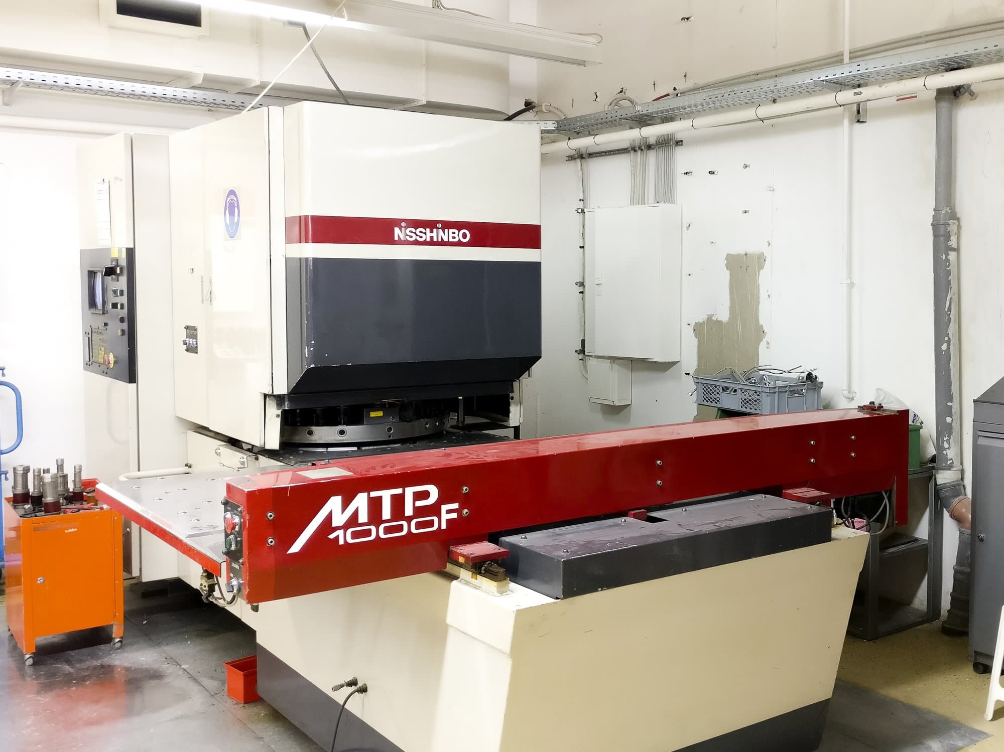 Vista izquierda de la máquina Nisshinbo MTP-1000F