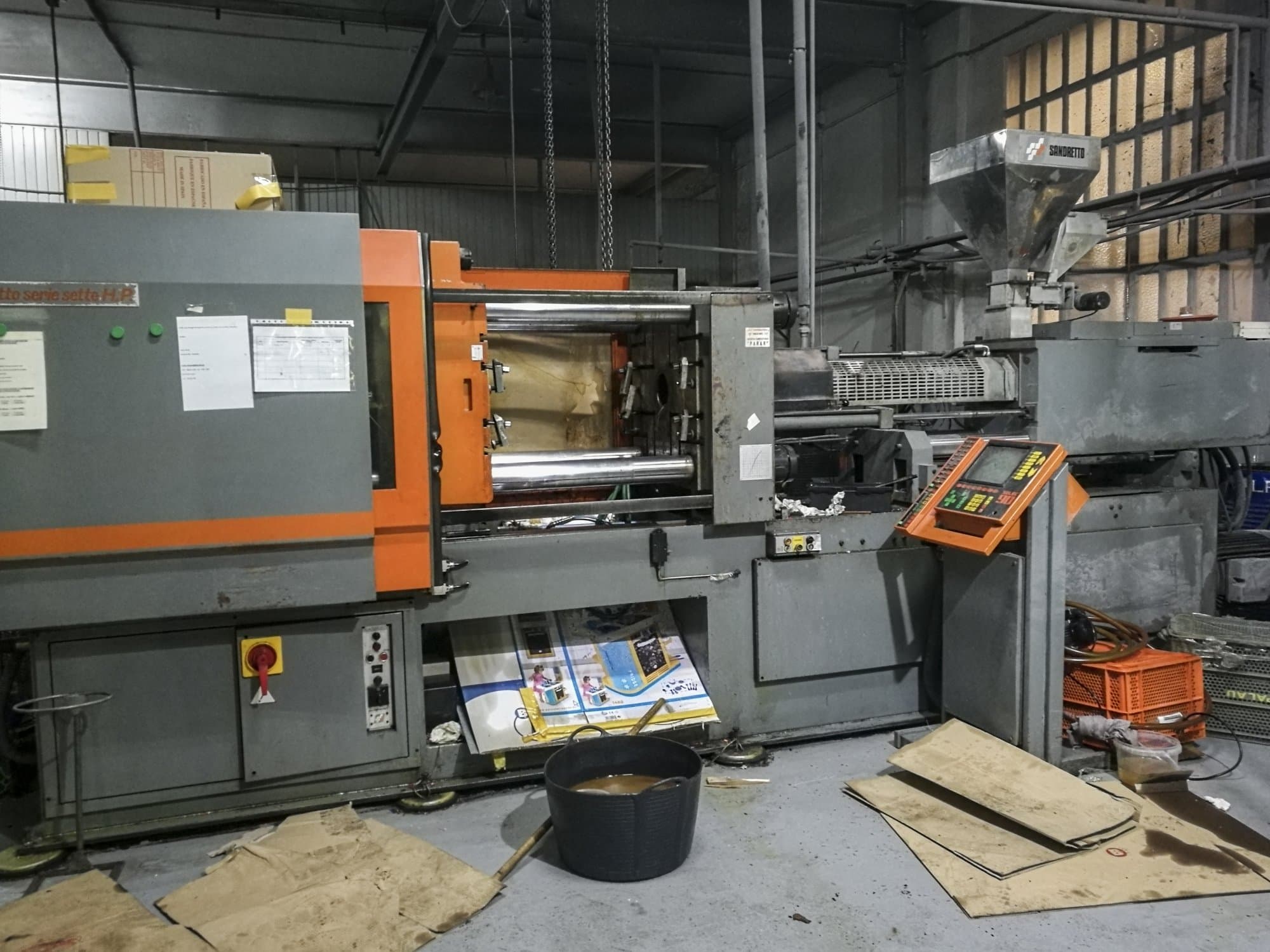 Vista frontal de la máquina SANDRETTO S.7.250