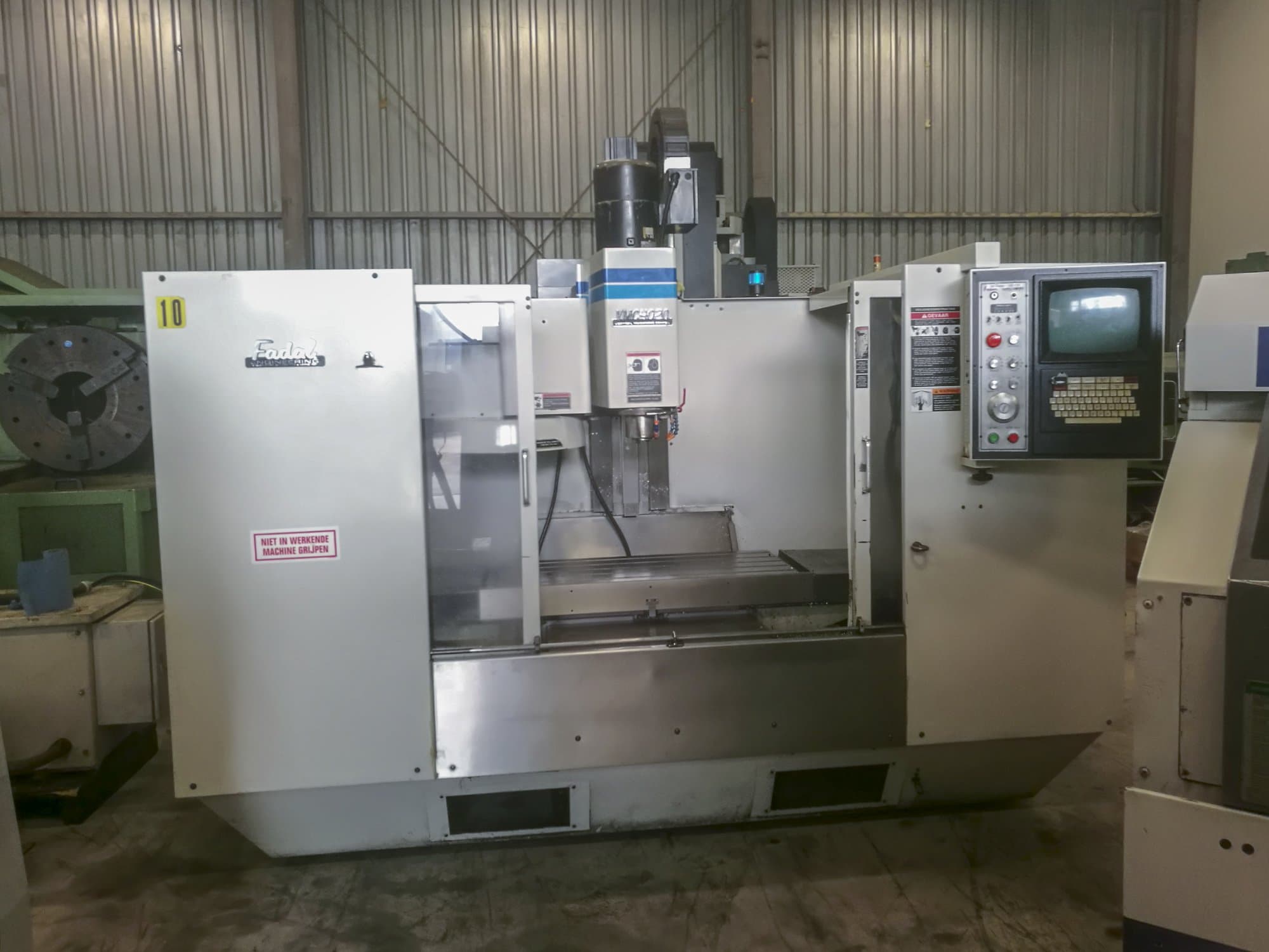 Vista frontal de la máquina FADAL VMC 4020HT