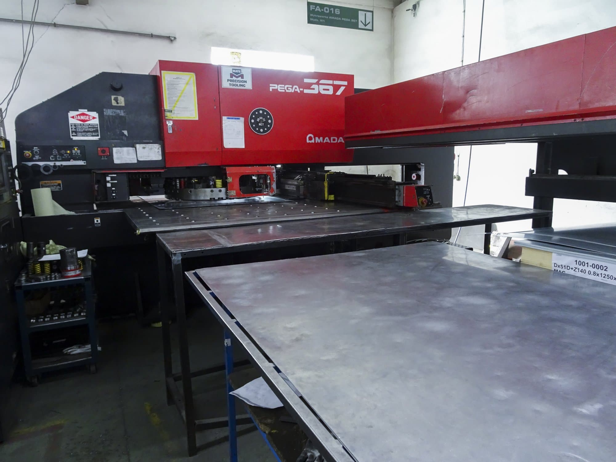 Vista izquierda de la máquina AMADA PEGA 367