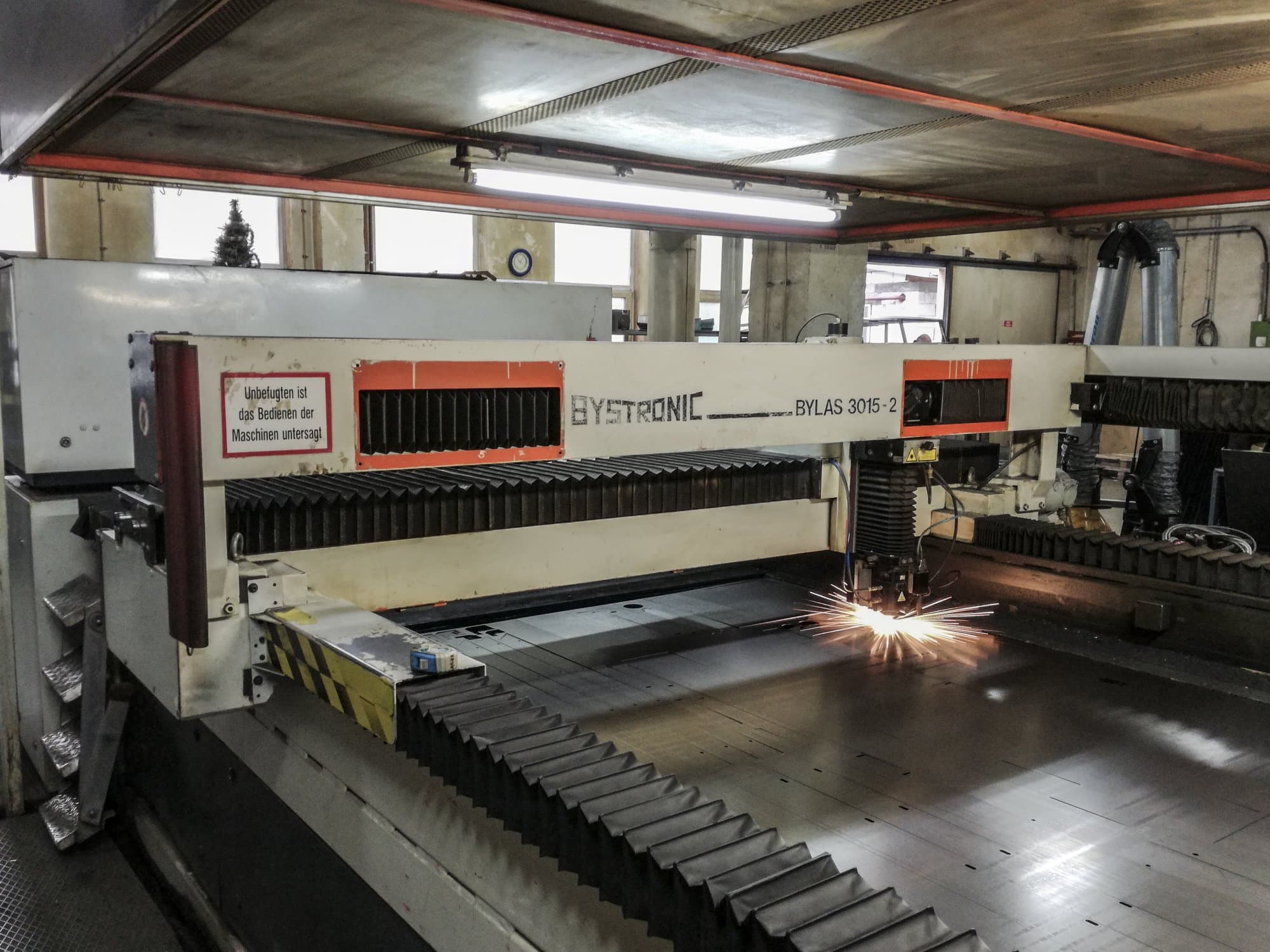 Vista izquierda 1 de la máquina Bystronic Bylas 3015-2