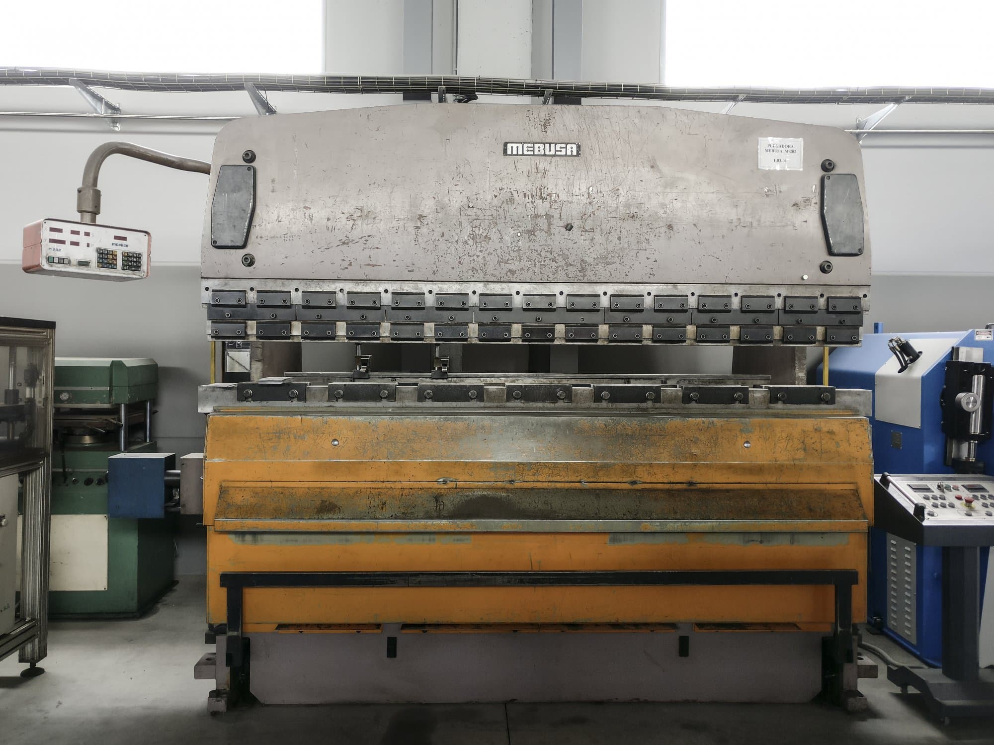 Vista frontal de la máquina MEBUSA PH-173