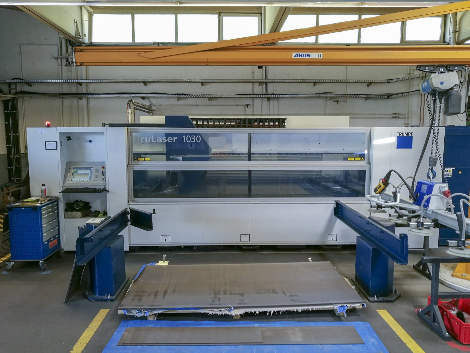 Vista frontal de la máquina Trumpf TruLaser 1030 (L22)