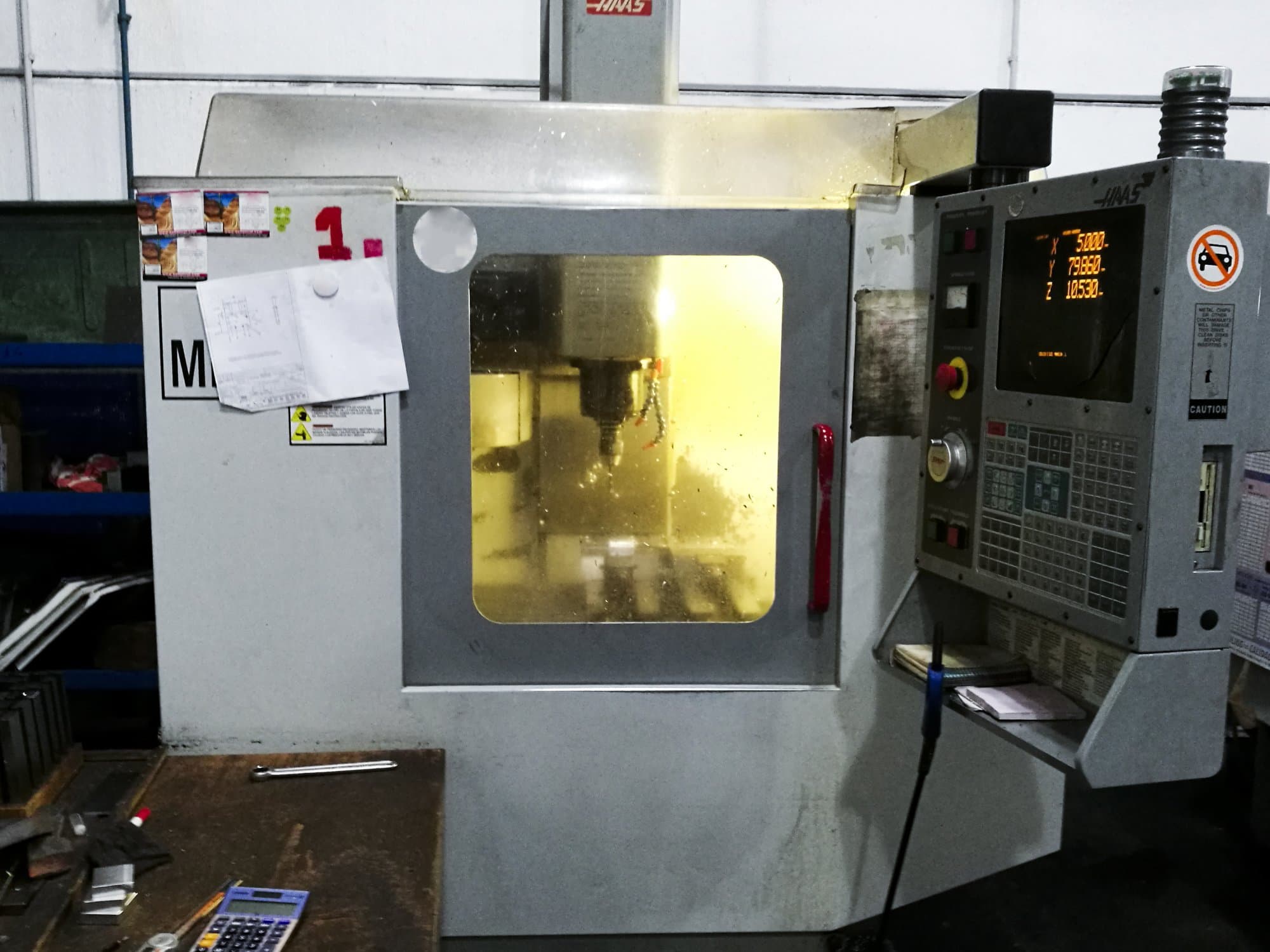 Vista derecha de la máquina HAAS Mini-Mill HE