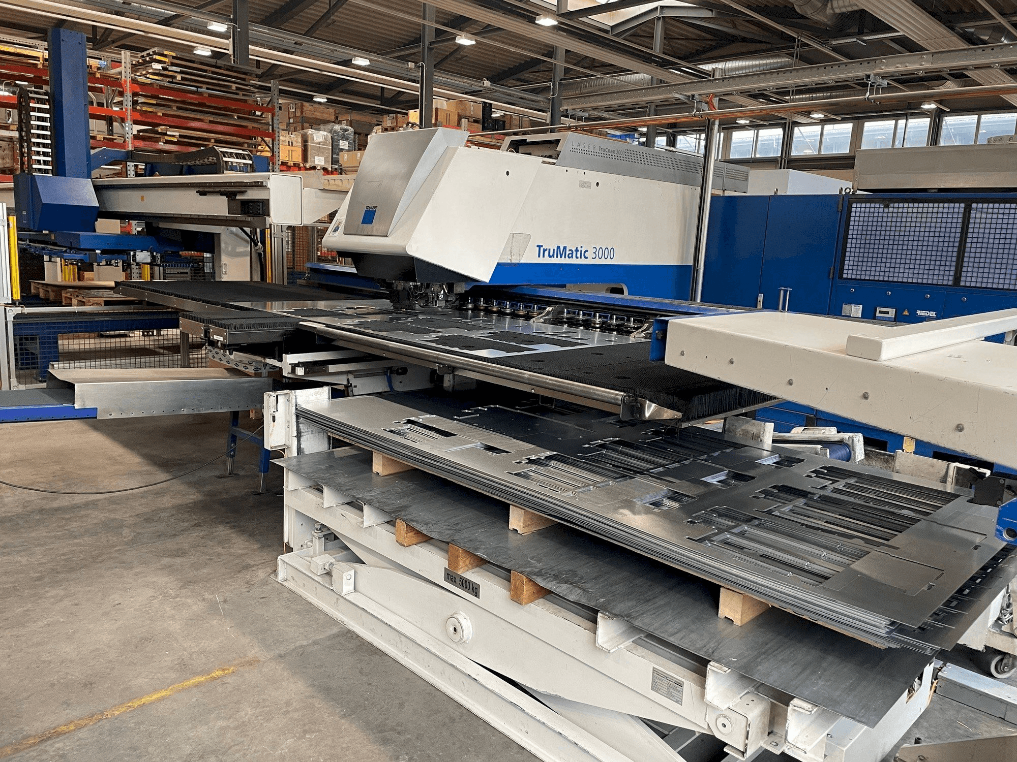 Front view of TRUMPF Trumatic 3000 machine
