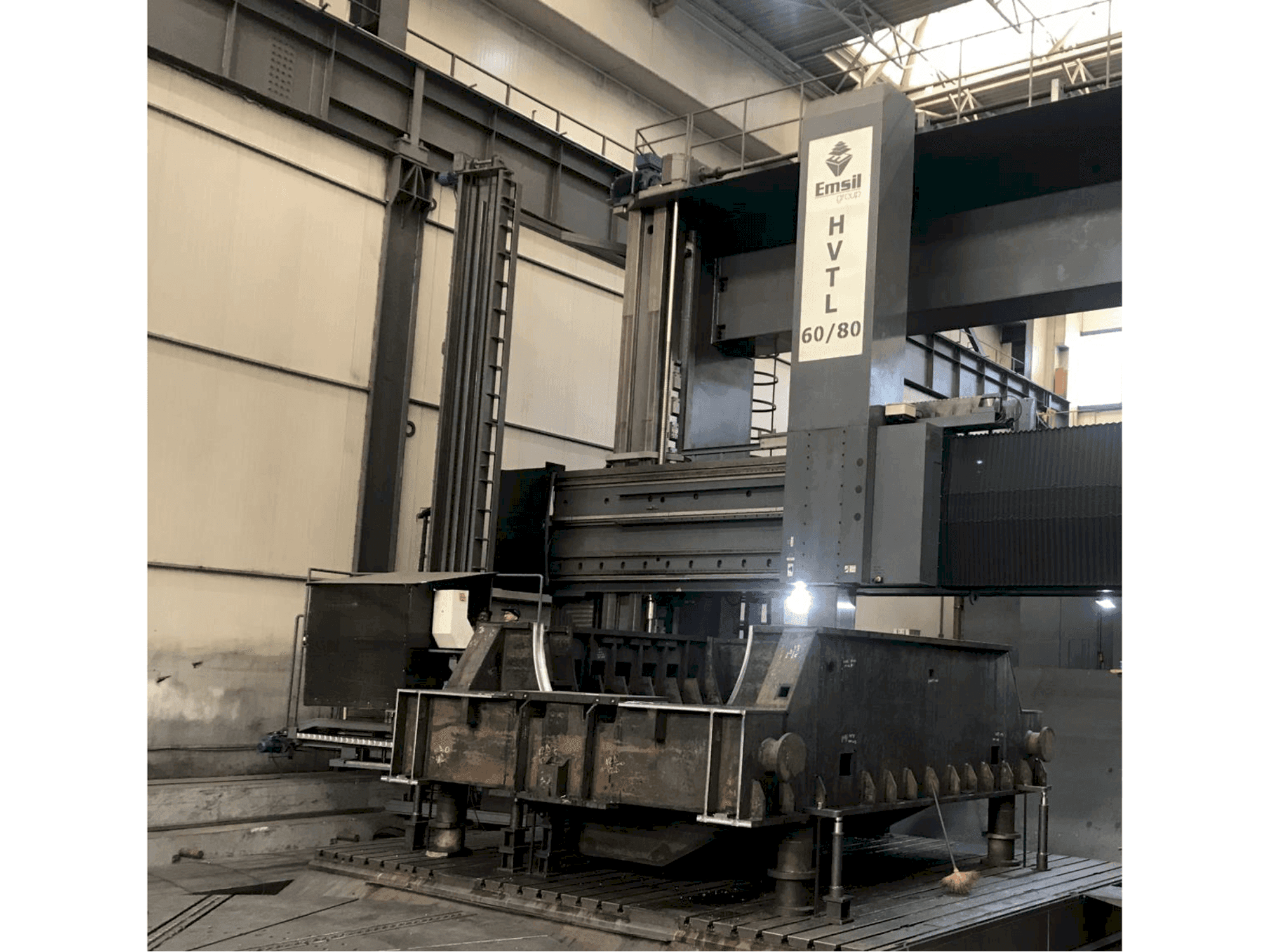 Vista frontal de la máquina Emsil HVTL 60/80