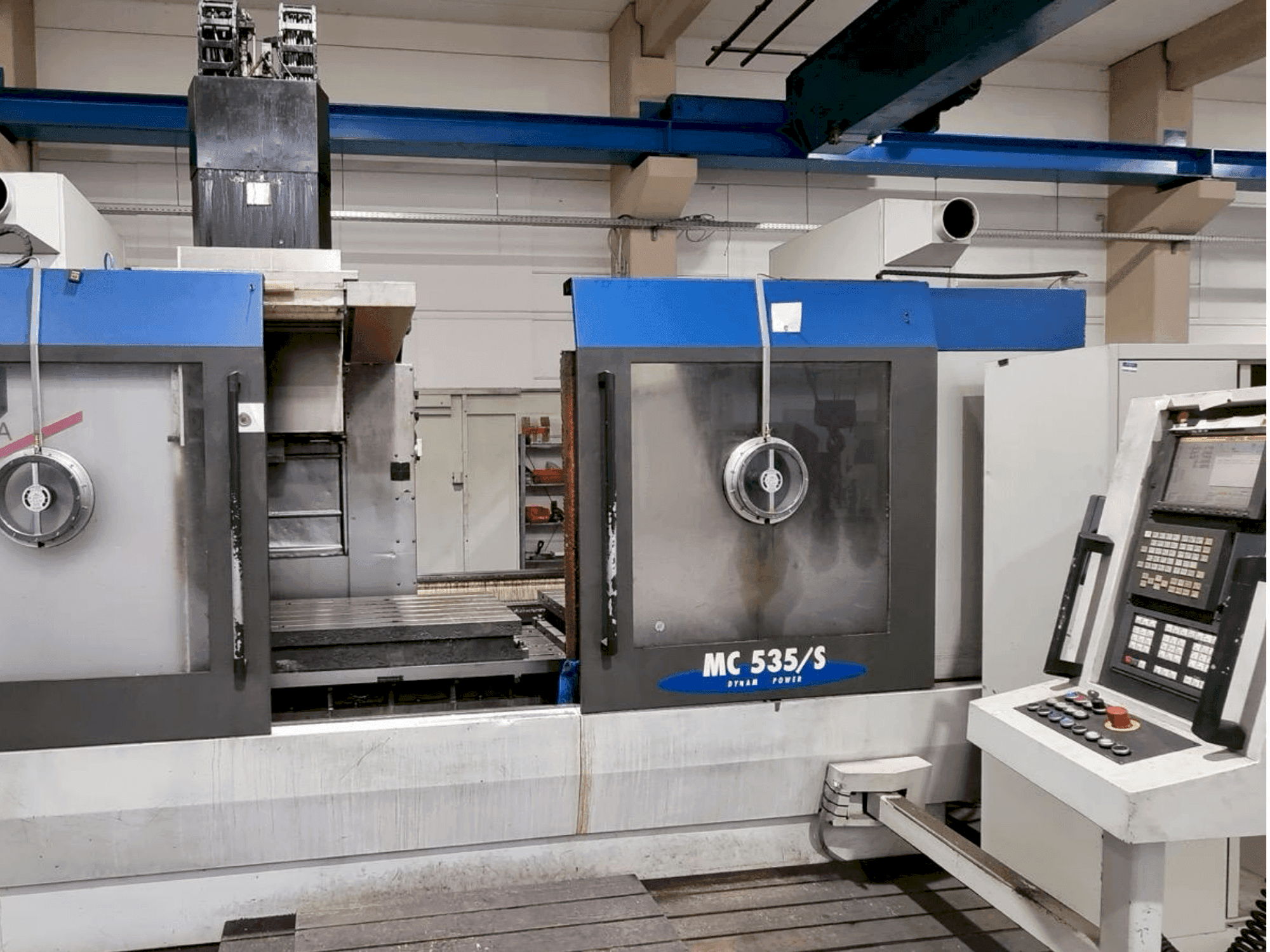 Vista frontal de la máquina STAMA MC 535