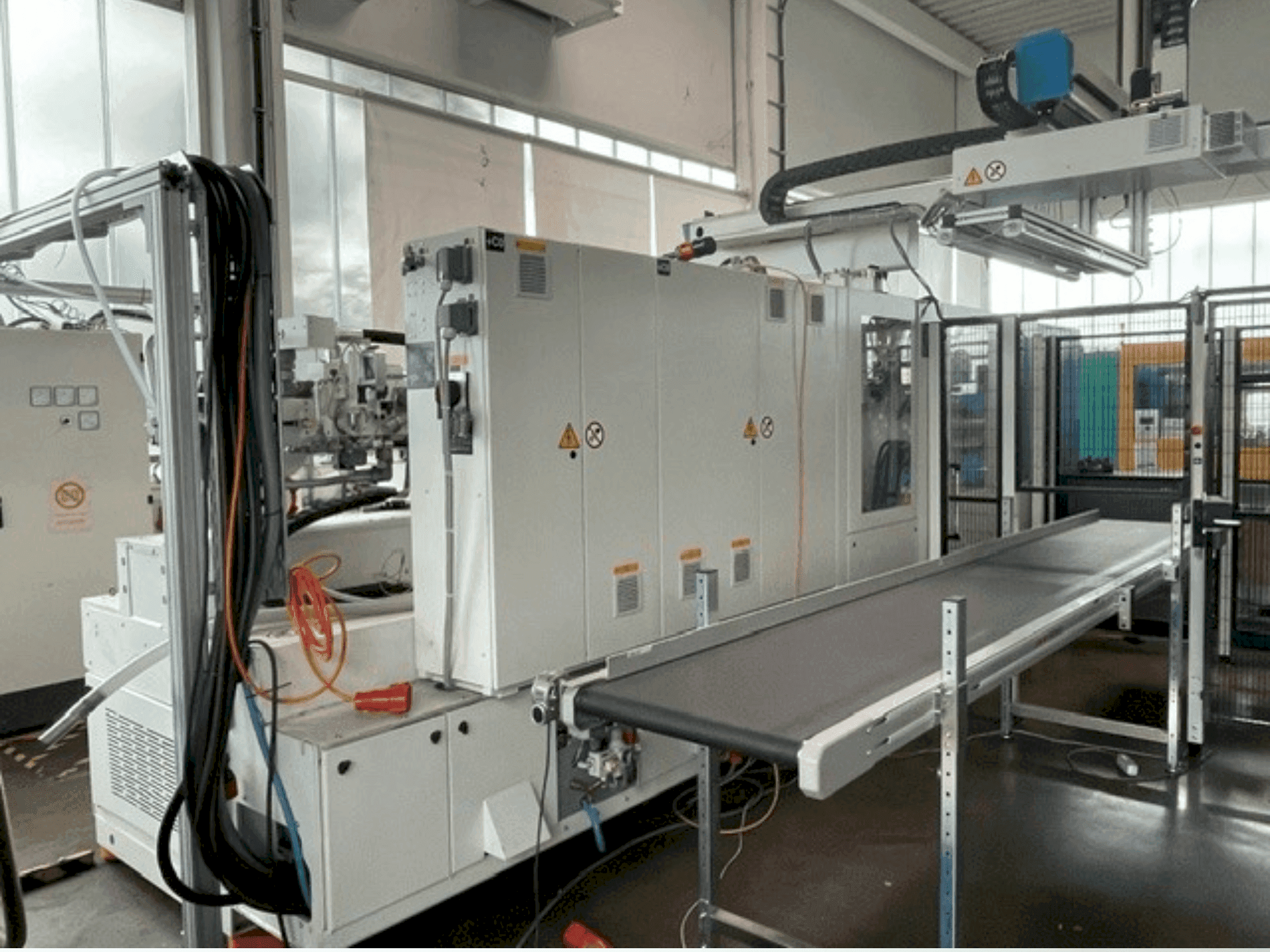 Vista frontal de la máquina Krauss Maffei 300-1400 CX MC6