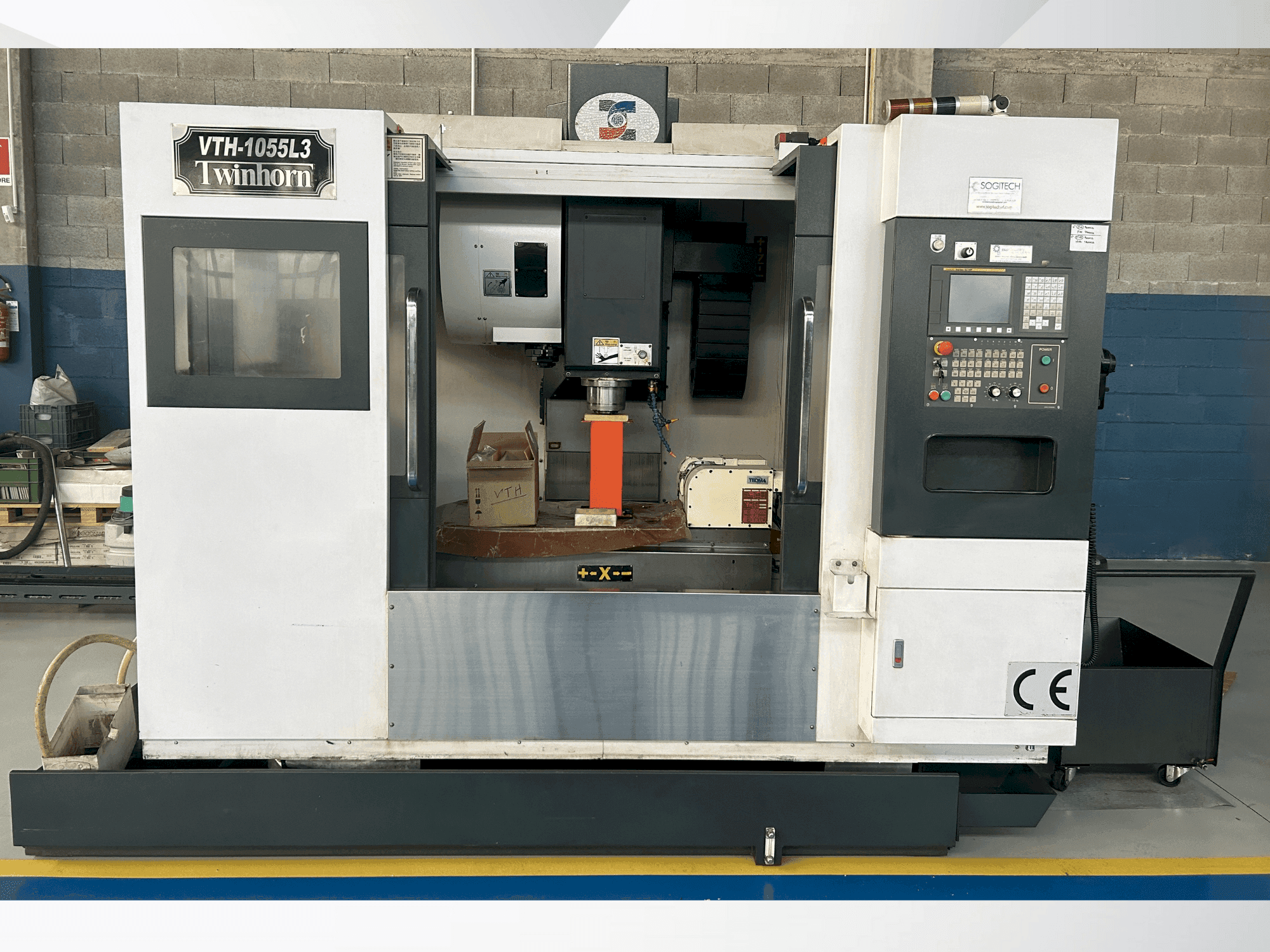 Vista frontal de la máquina Twinhorn VTH-1055L3