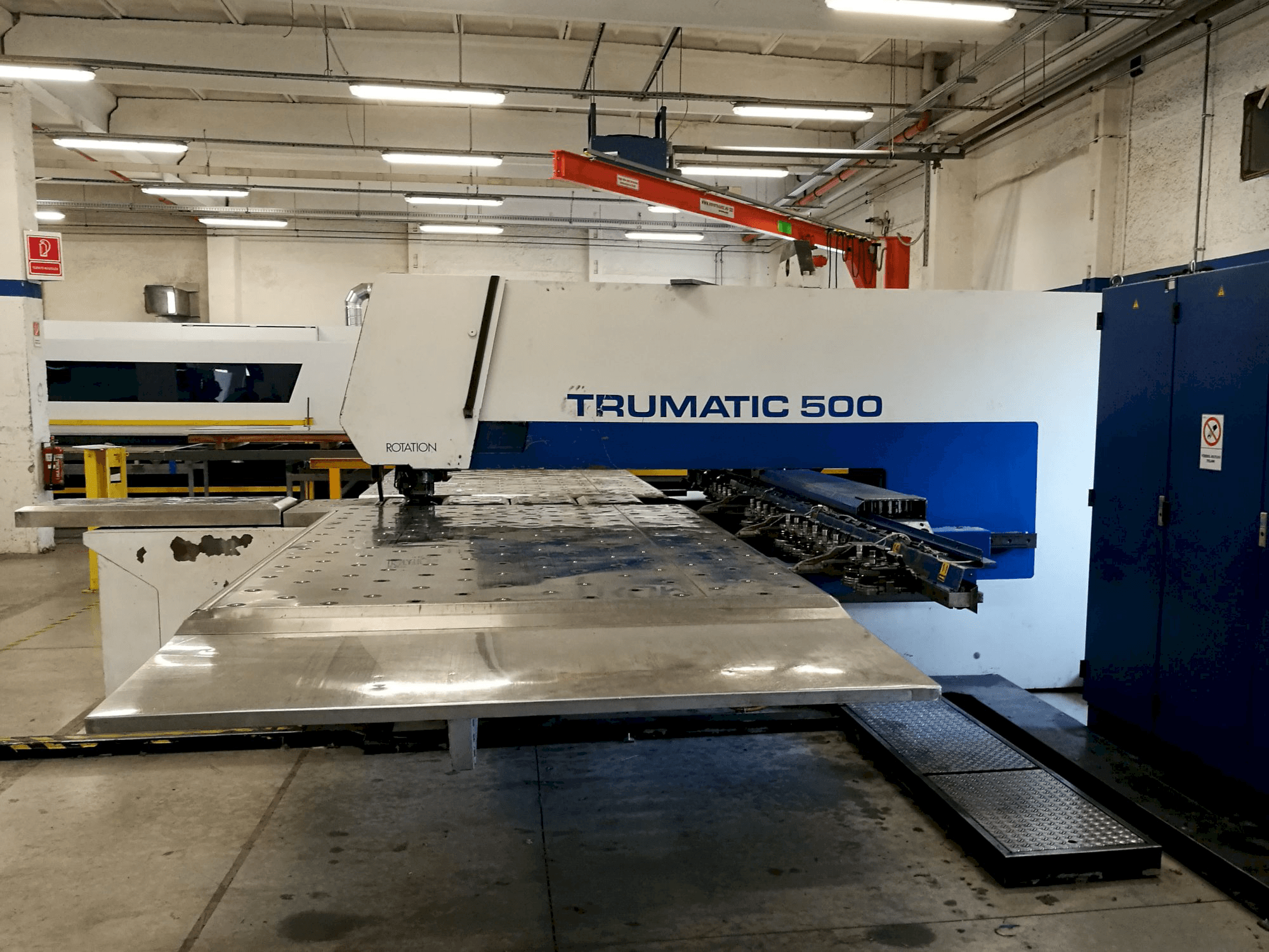 Vista lateral izquierda de la máquina Trumpf Trumatic 500 R