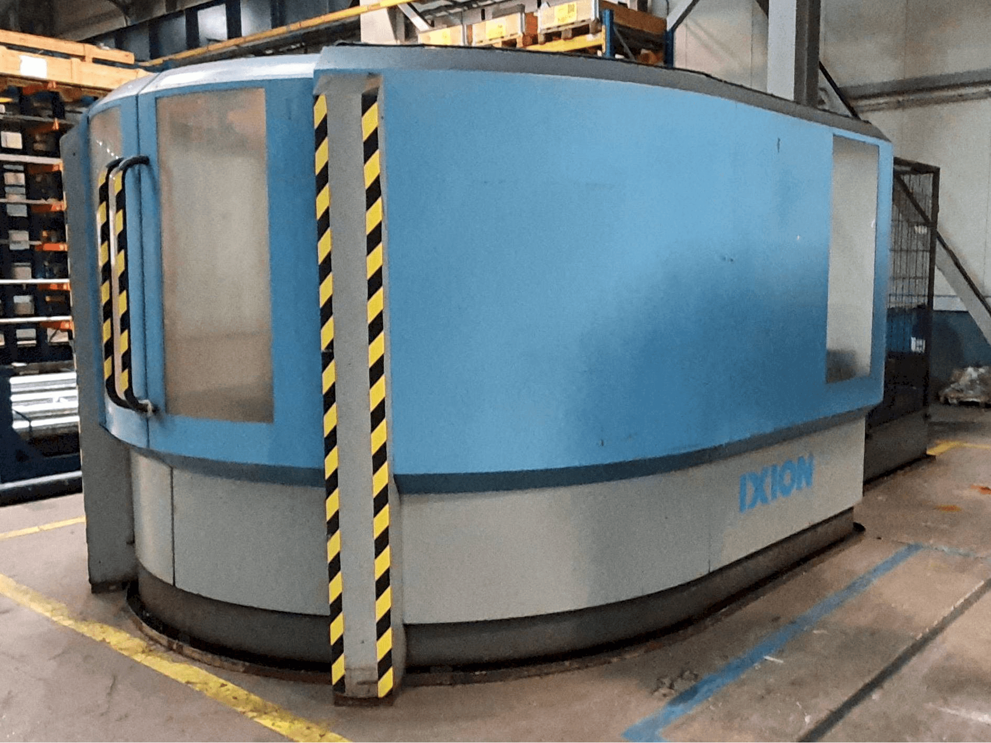 Vista frontal de la máquina IXION TL1004