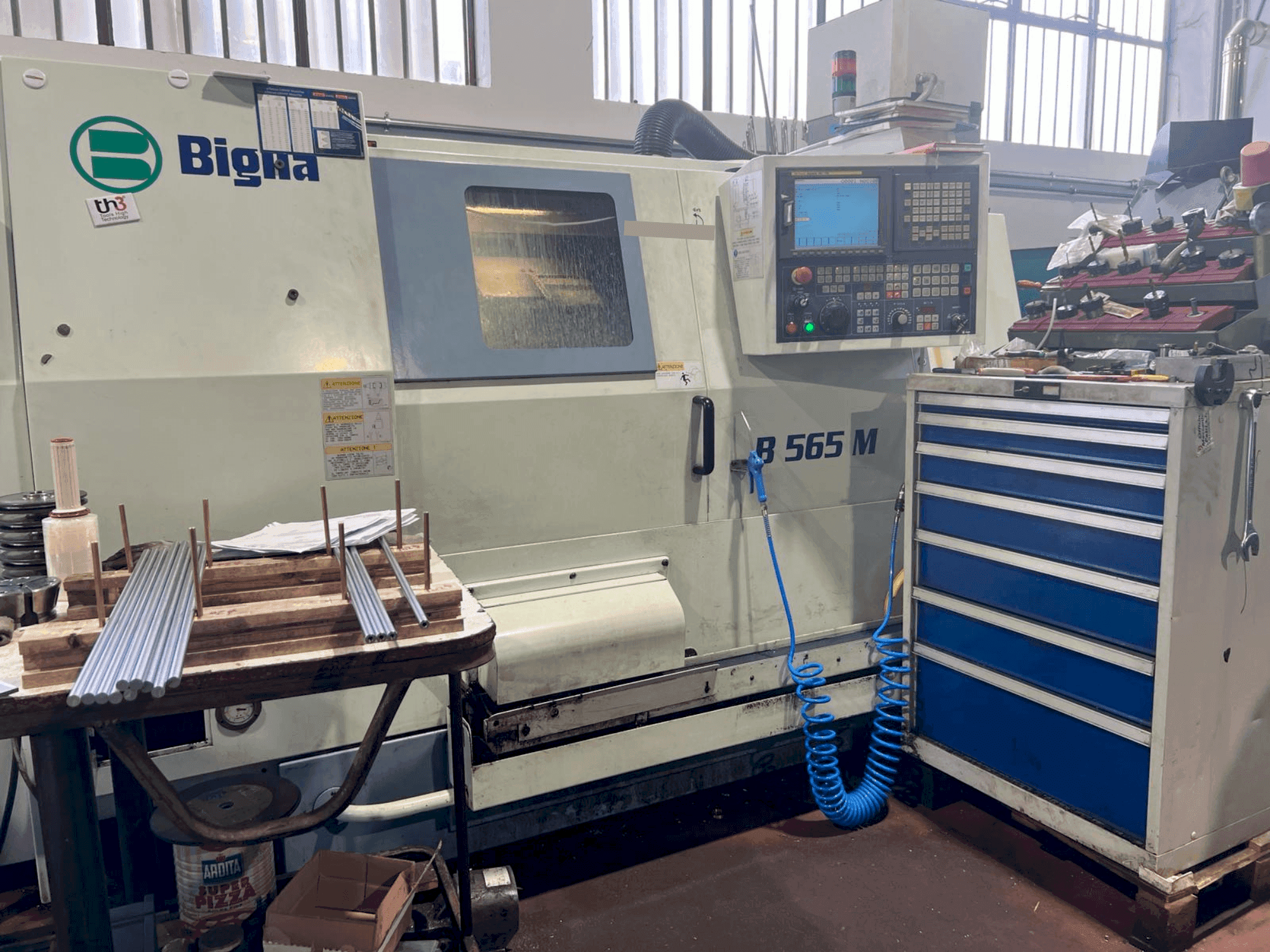 Vista frontal de la máquina Biglia B565M