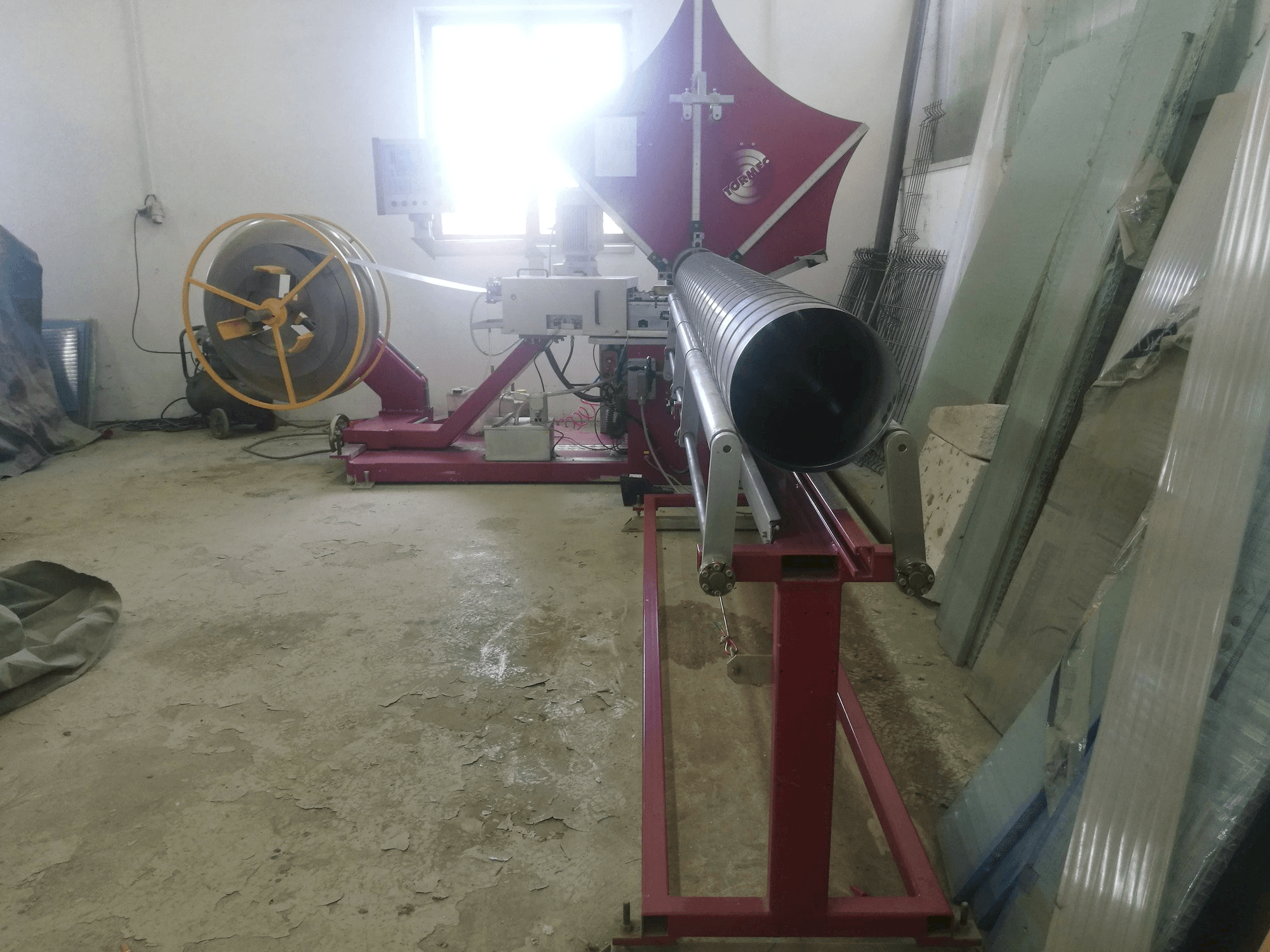 Vista frontal de la máquina Tormec Tubo-S