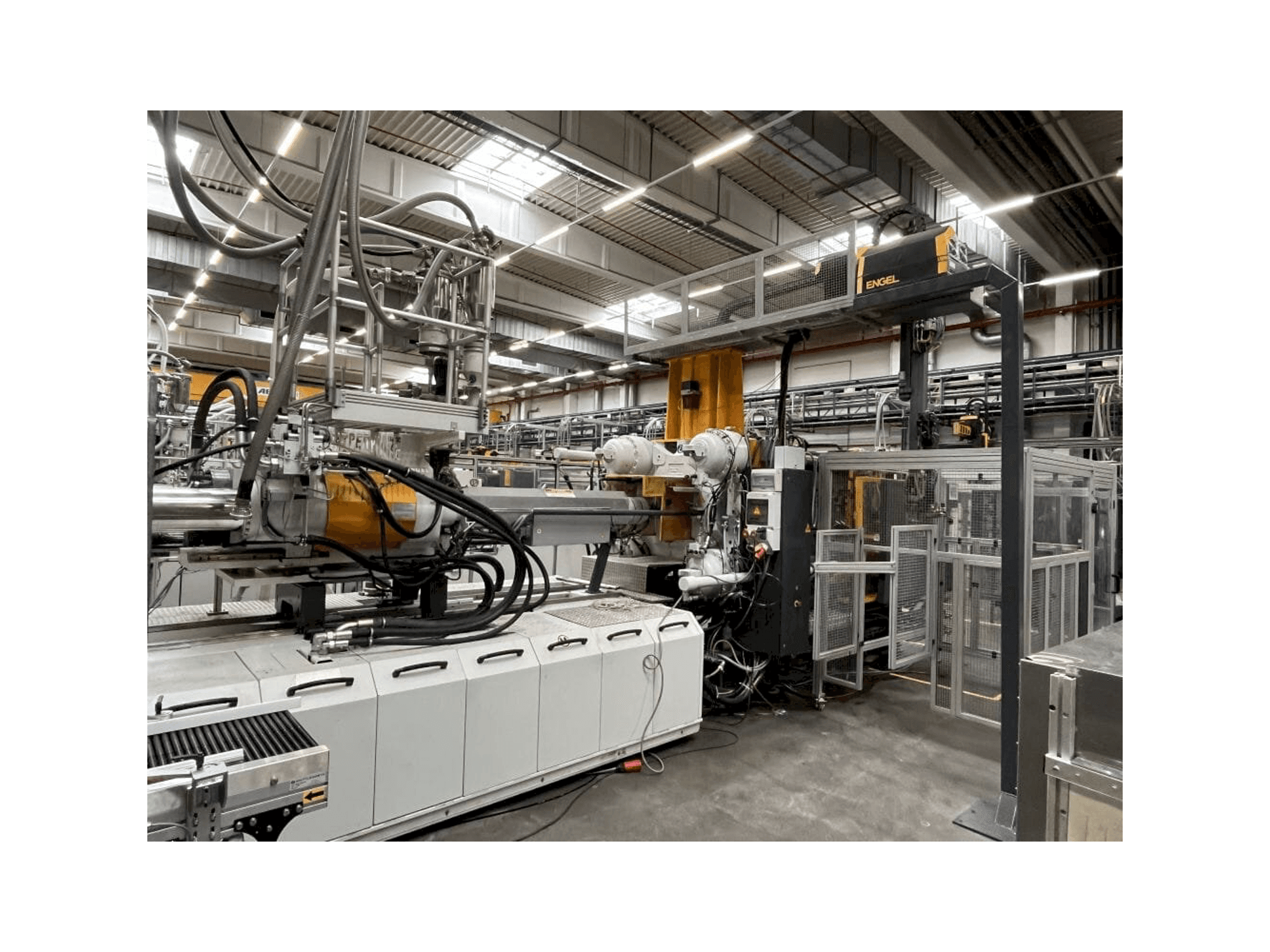 Vista frontal de la máquina Engel DUO 4550/650