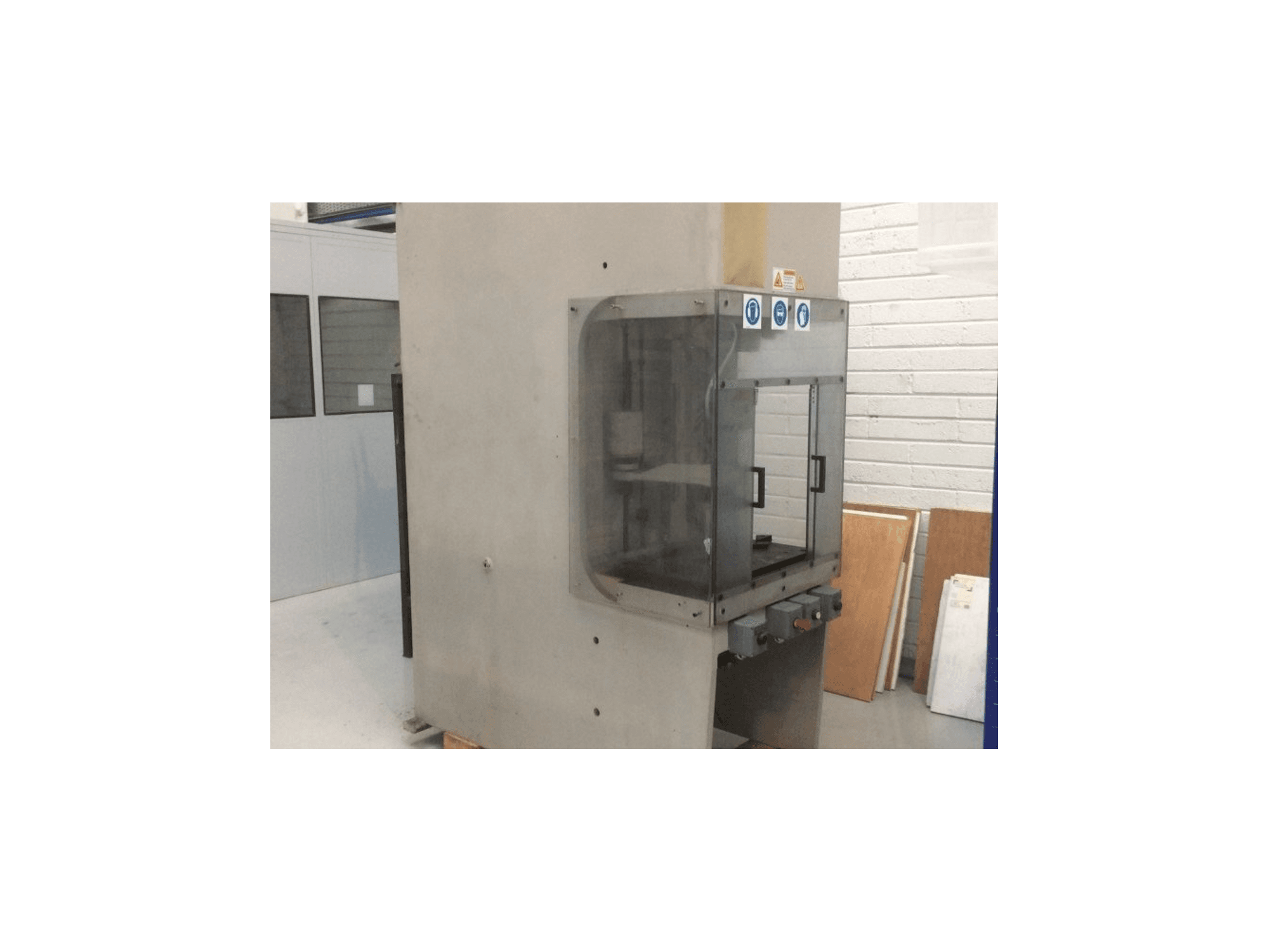 Vista frontal de la máquina ABEX Dension FN50-30H-0592E