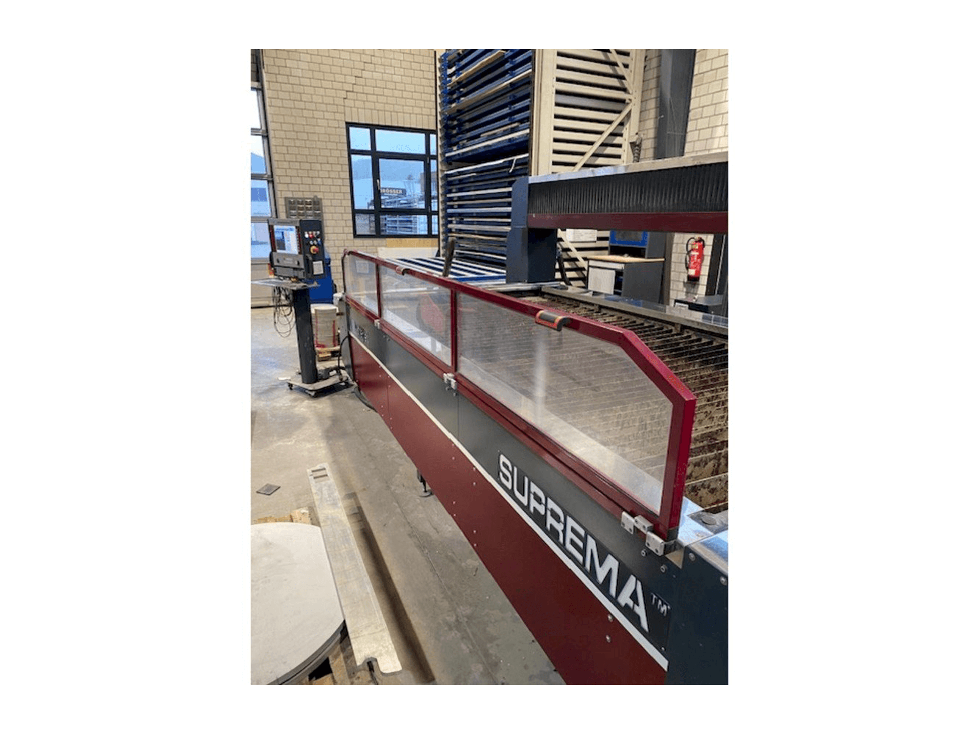 Vista frontal de la máquina Waterjet Italy Suprem