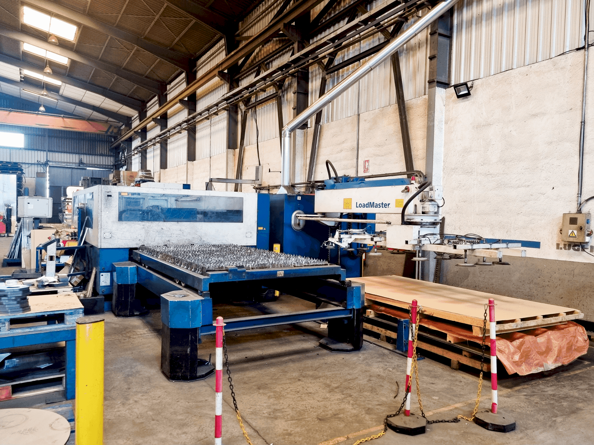 Front view of TRUMPF Trumatic 3050 machine