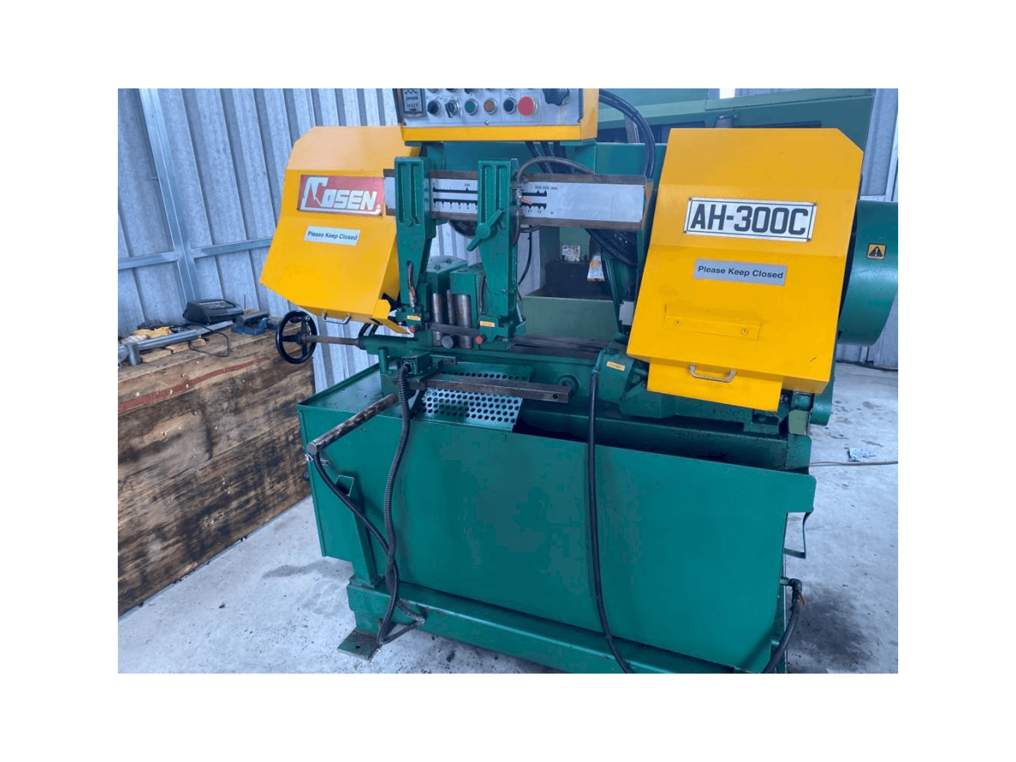 Vista frontal de la máquina Cosen AH300C