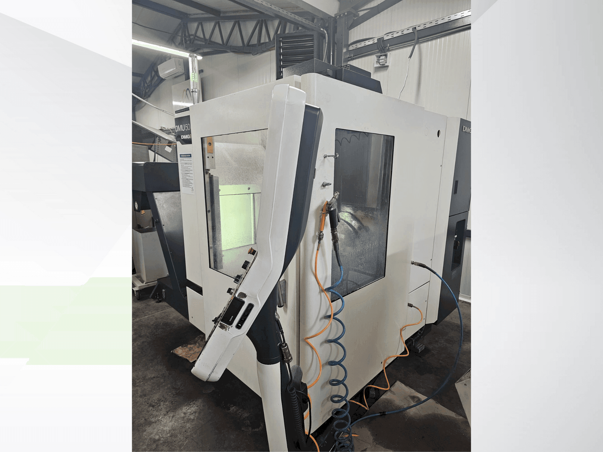 Vista frontal de la máquina DMG DECKEL MAHO DMU 50 eco