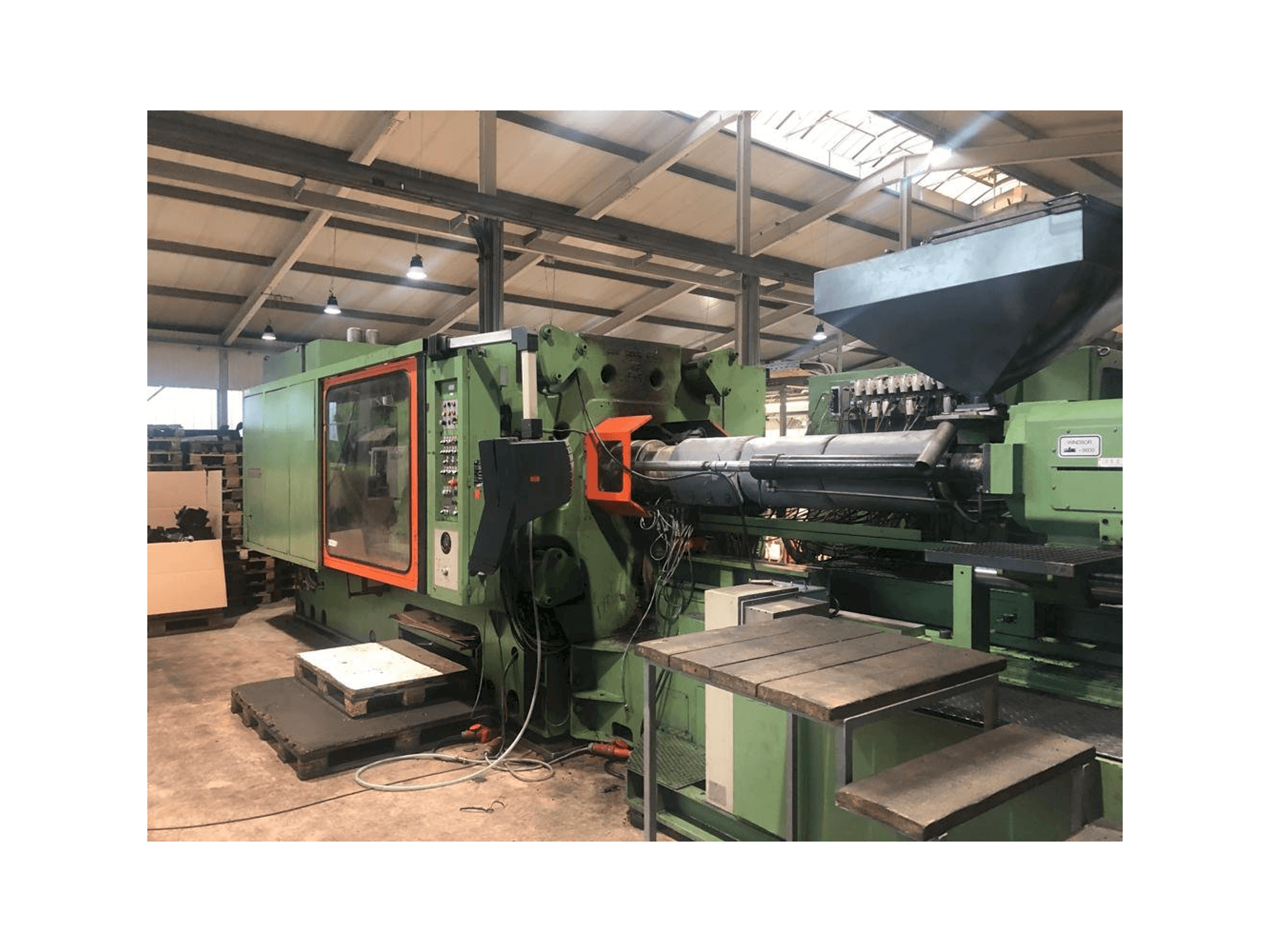 Left side view of Windsor W1000 machine