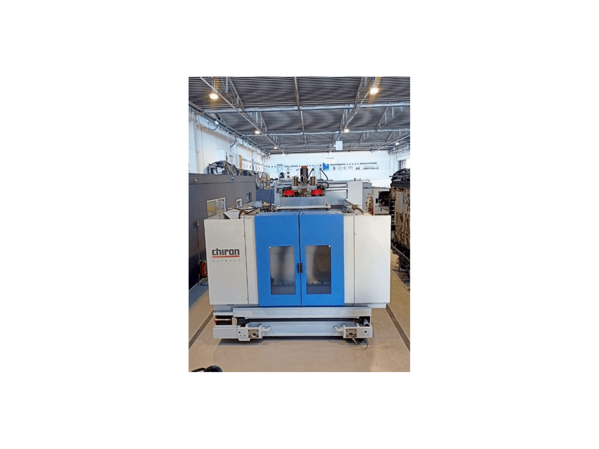 Vista frontal de la máquina CHIRON DZ24 WM HS