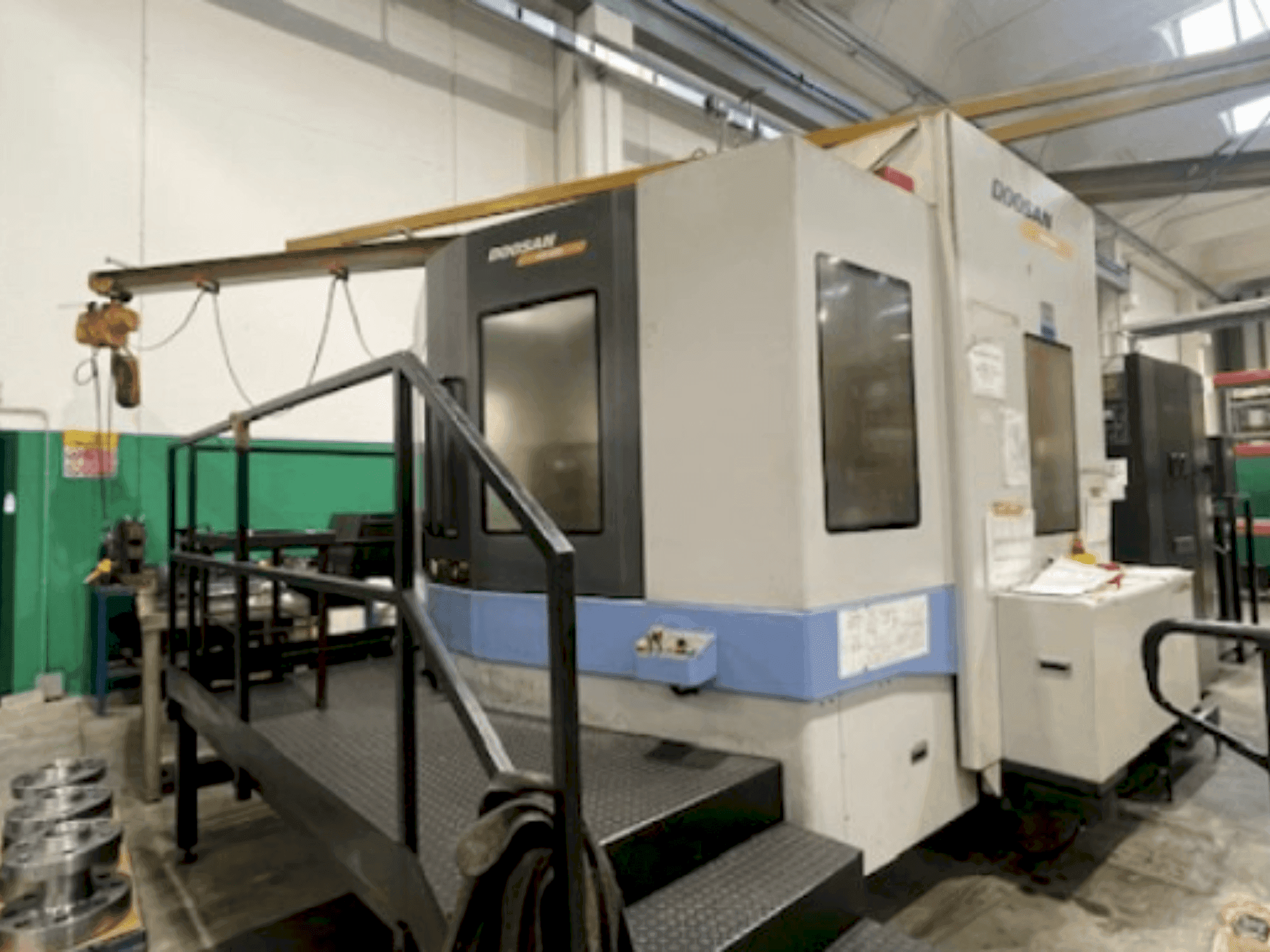 Vista frontal de la máquina DOOSAN HM 800 (2008)