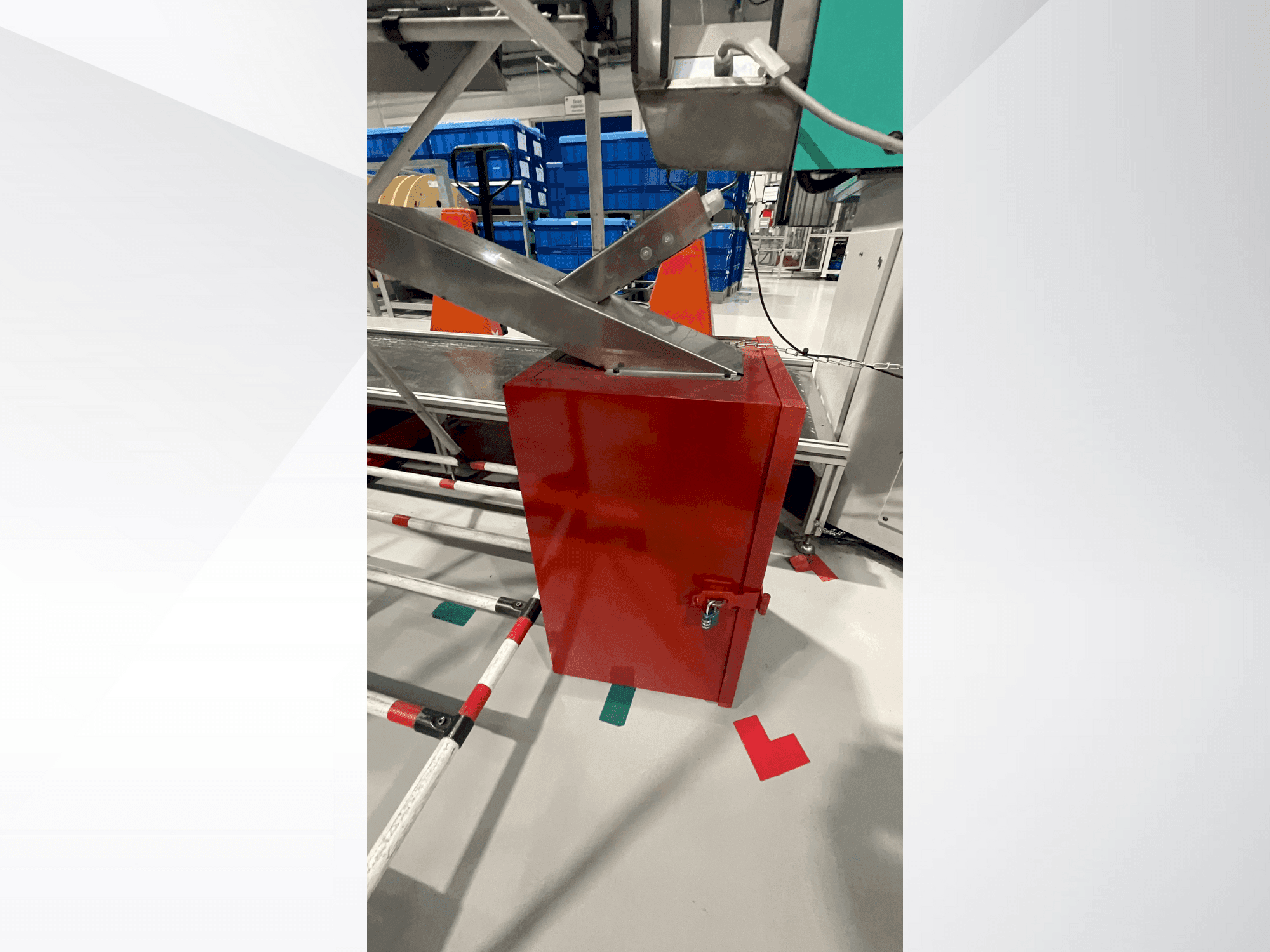 Vista frontal de la máquina Arburg Allrounder 1500 T 2000-400