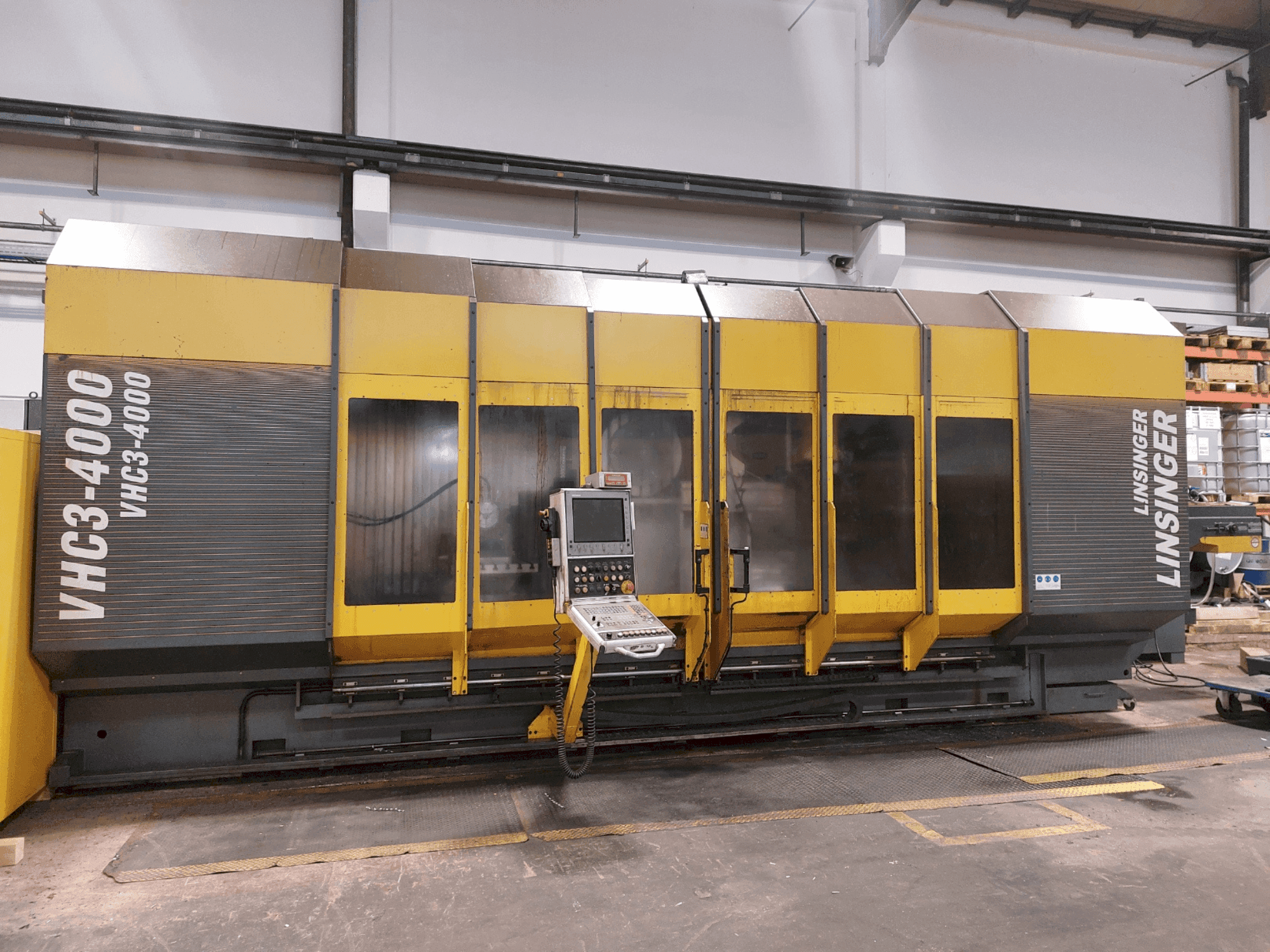 Vista frontal de la máquina AXA VHC 3-4000 M/2E