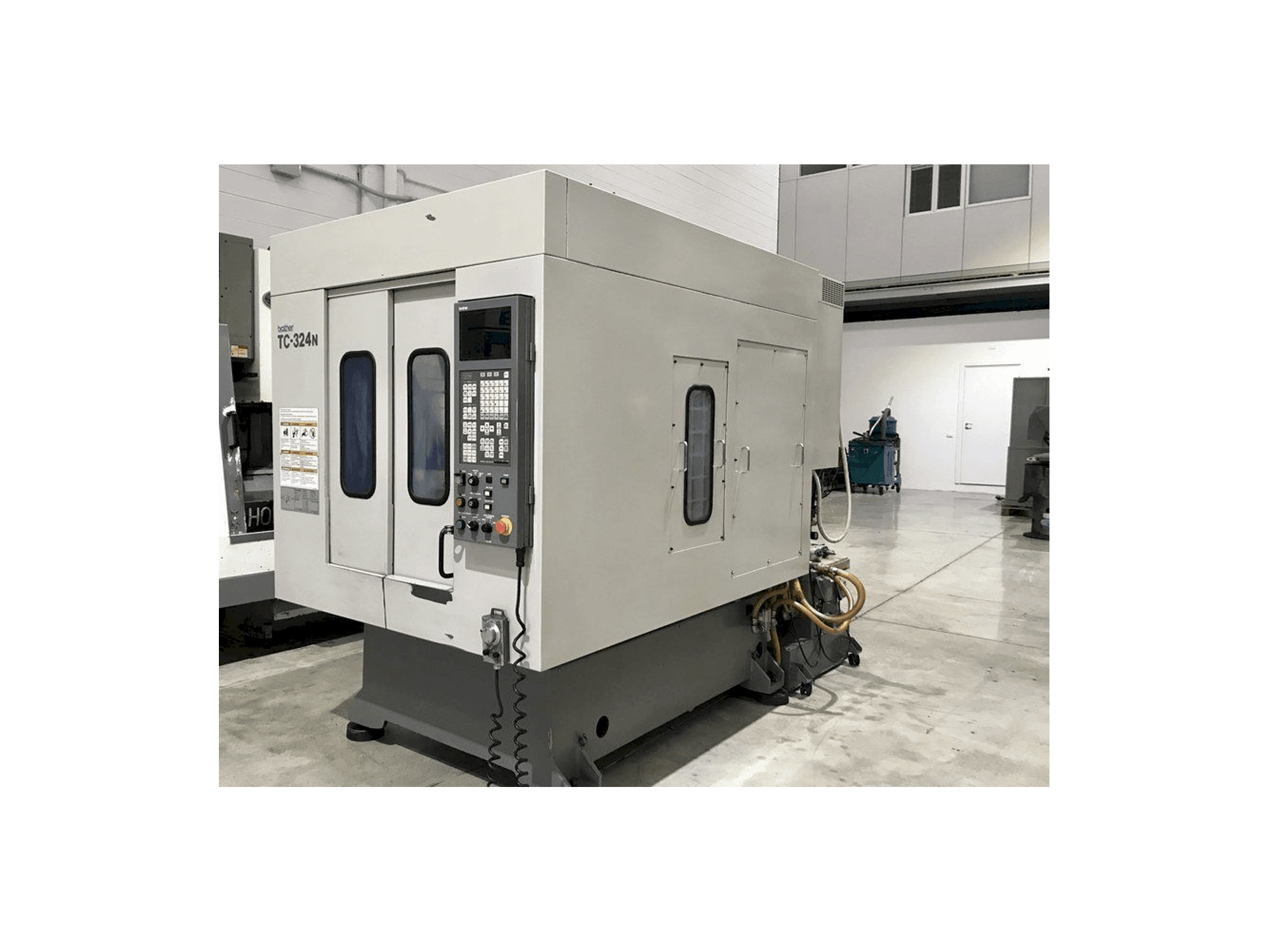 Vista frontal de la máquina Brother TC 324N