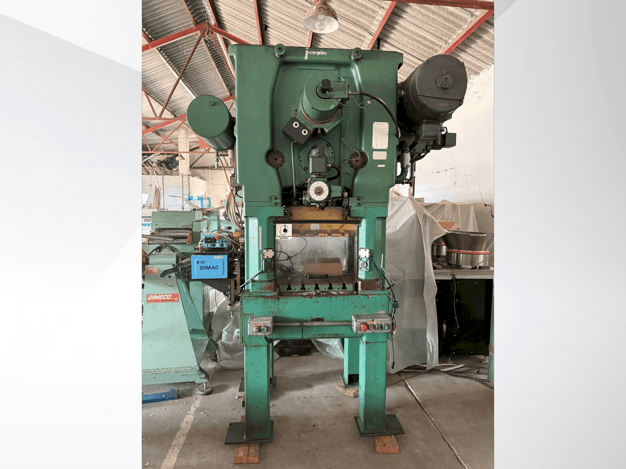 Vista frontal de la máquina BRUDERER BSTA 25