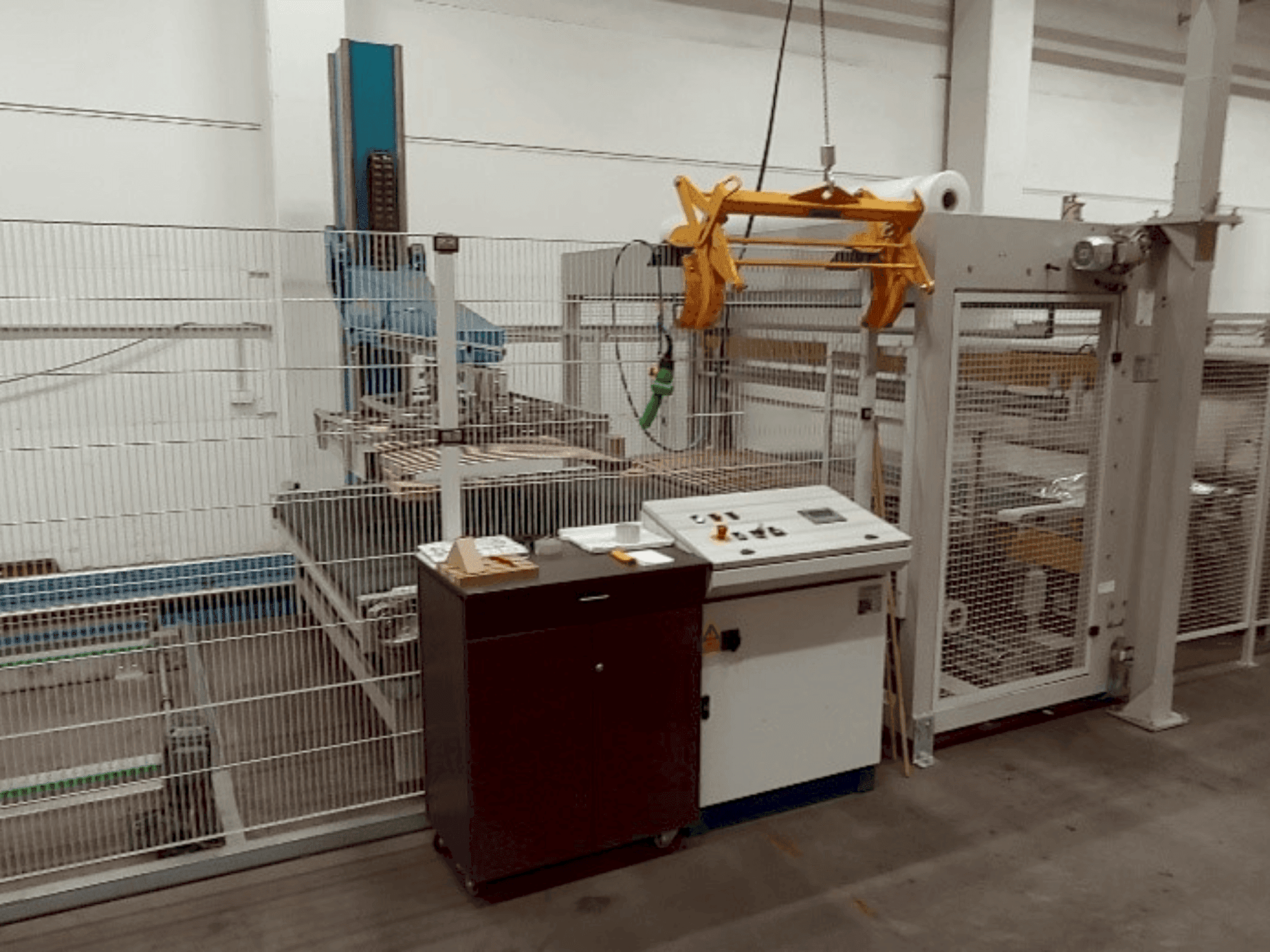 Front view of ERREGI 300 LP machine