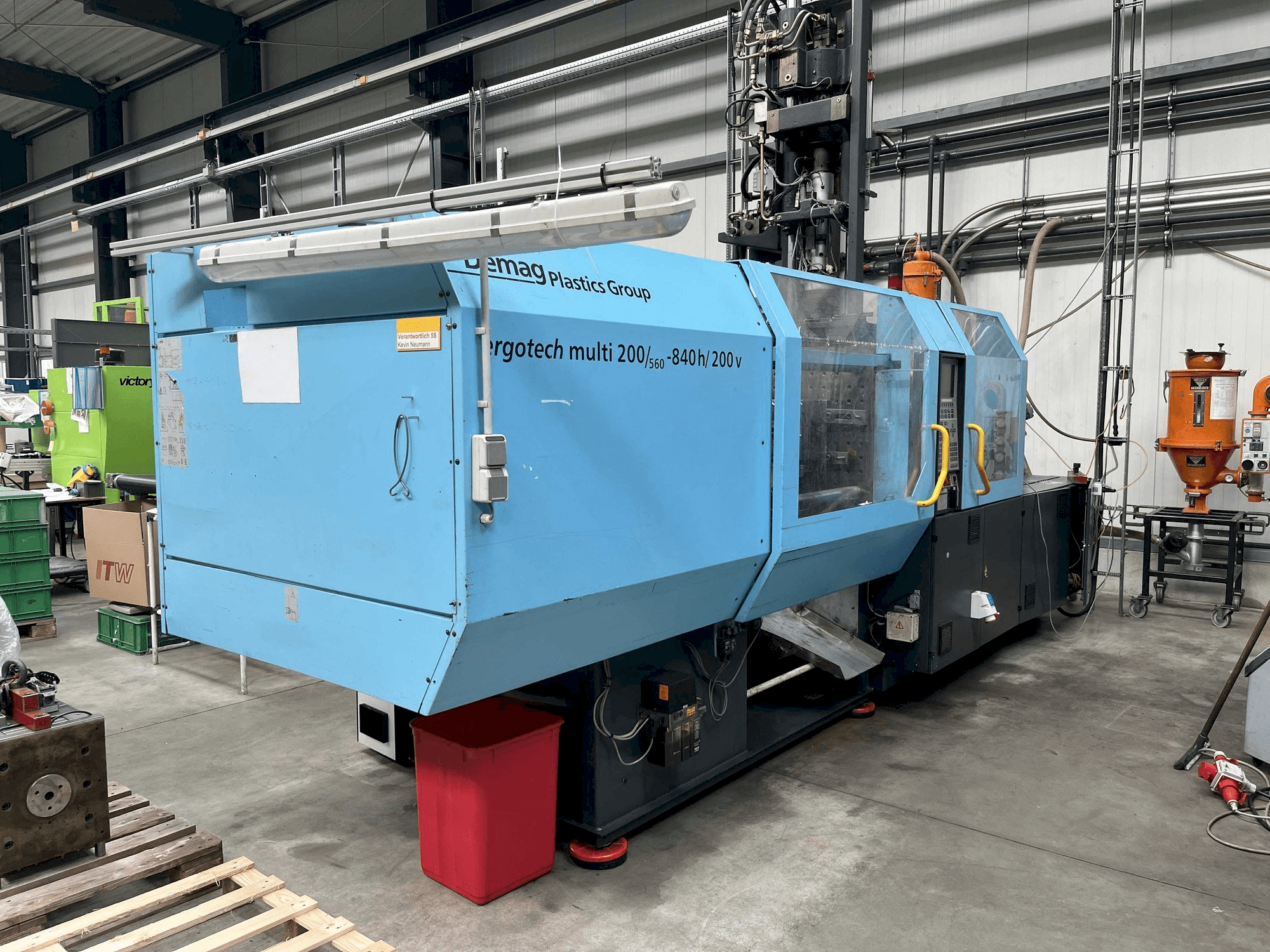 Vista frontal de la máquina DEMAG Ergotech multi 200/560 - 840h/200V