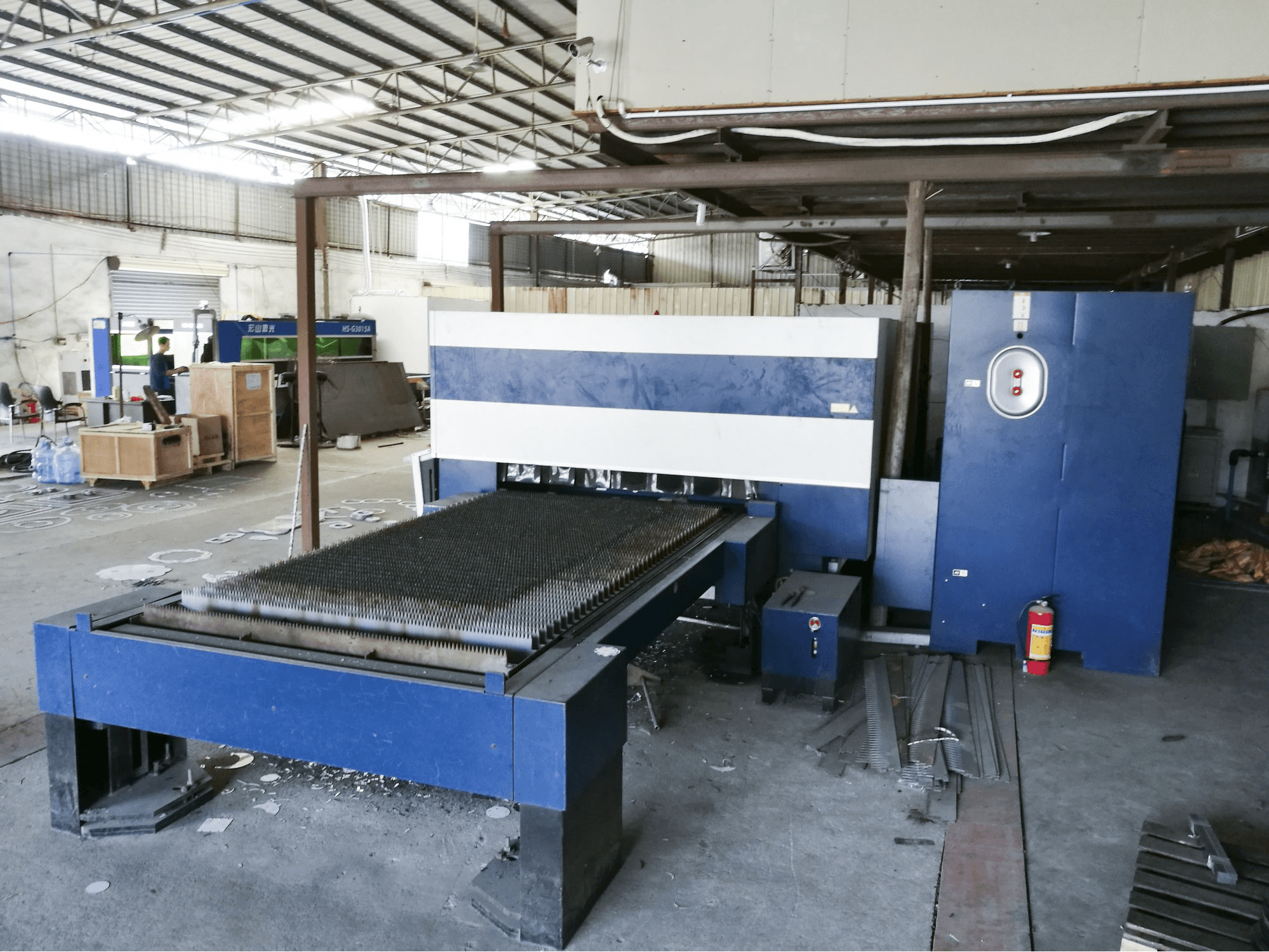 Mesa de trabajo vista derecha de la máquina Trumpf TruLaser 3030